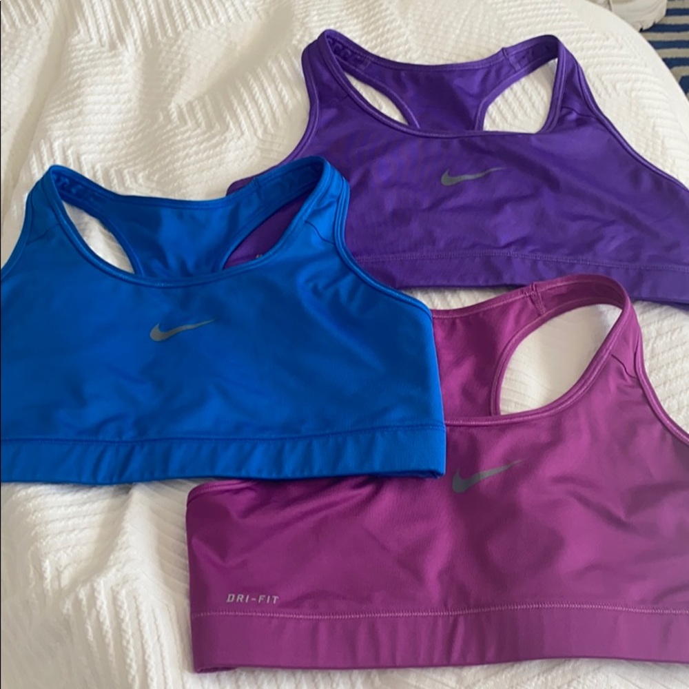 3 nike sportsbras size L!